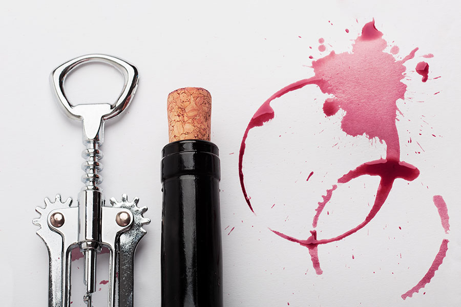 botella lambrusco y abrebotellas